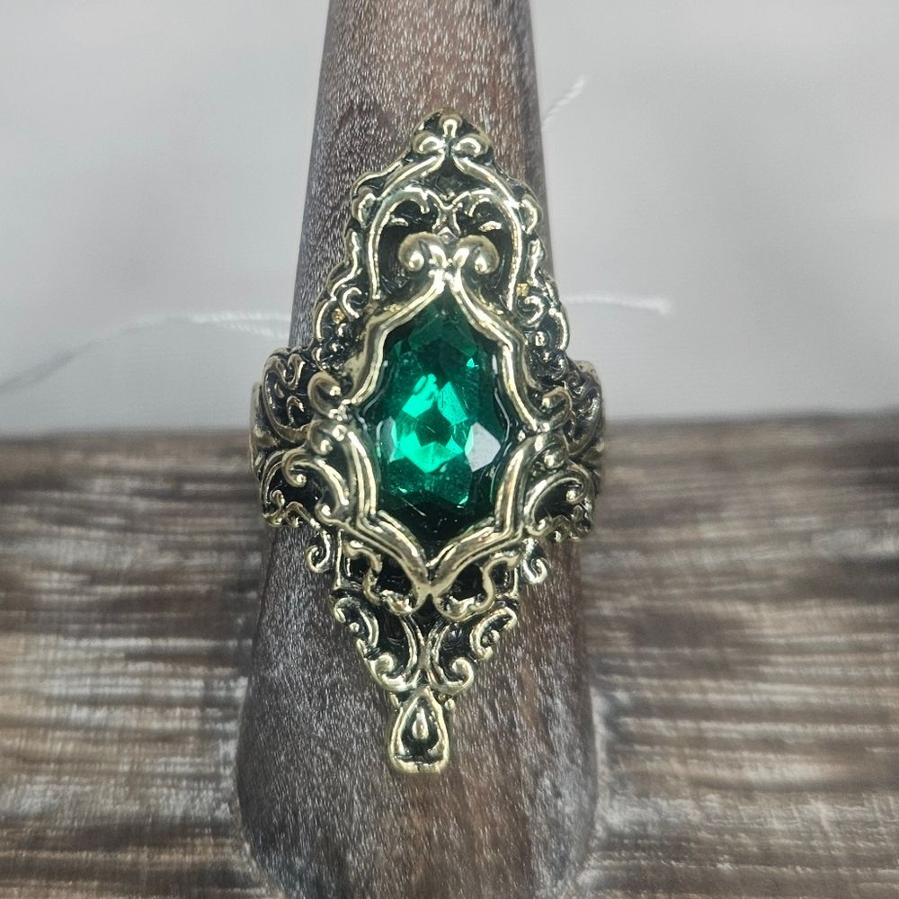 Gothic Green Rhinestone And Gold Tone Filigree Long Fashion Ring Sz 8 NWT